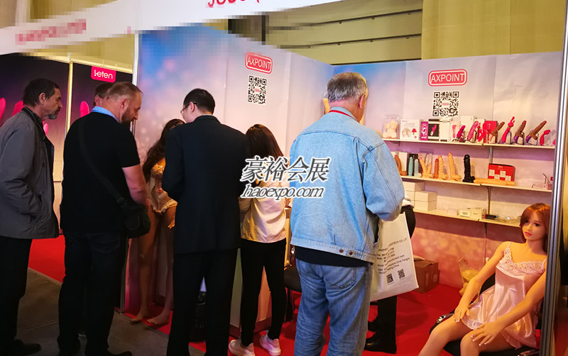 實體娃娃等成人用品在莫斯科展展出