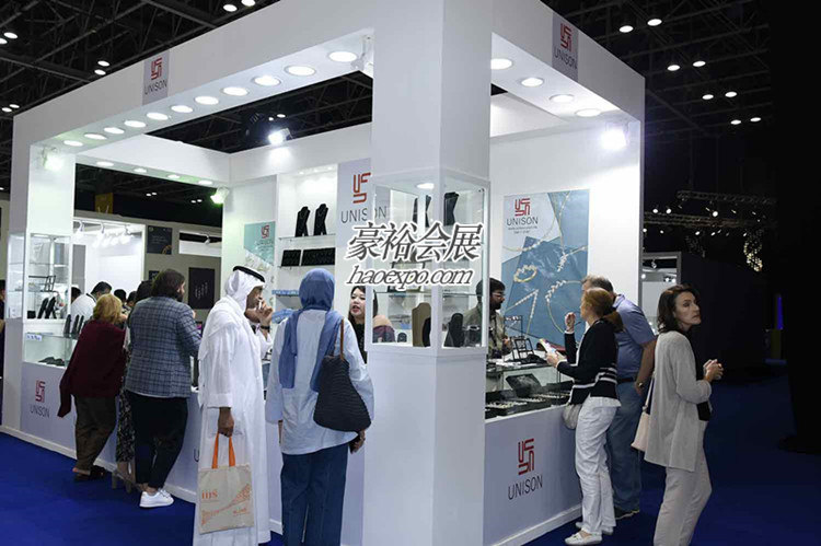 迪拜珠寶展現(xiàn)場(chǎng)展商洽談