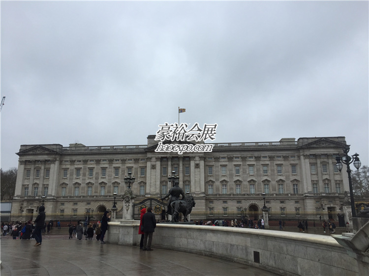 豪裕展團(tuán)游覽白金漢宮