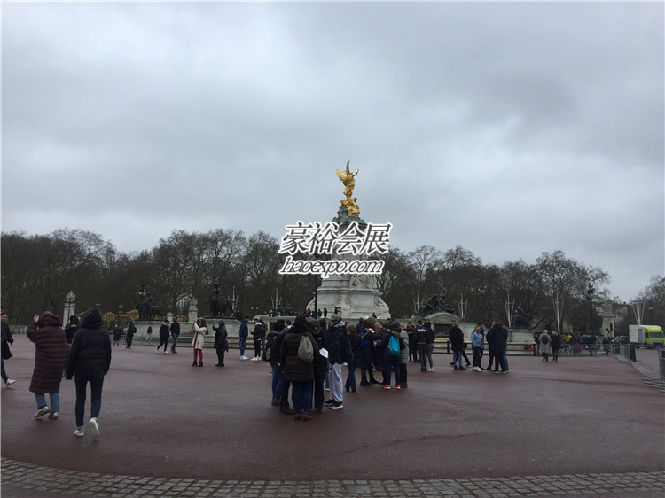 豪裕展團(tuán)游覽白金漢宮