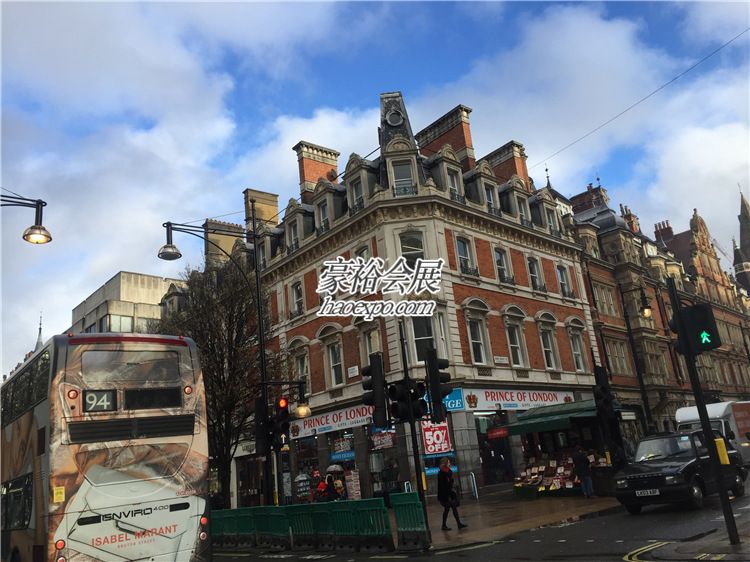 豪裕展團(tuán)游覽市中心并購(gòu)物