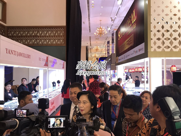 豪裕報(bào)道印尼珠寶展展會(huì)現(xiàn)場(chǎng)
