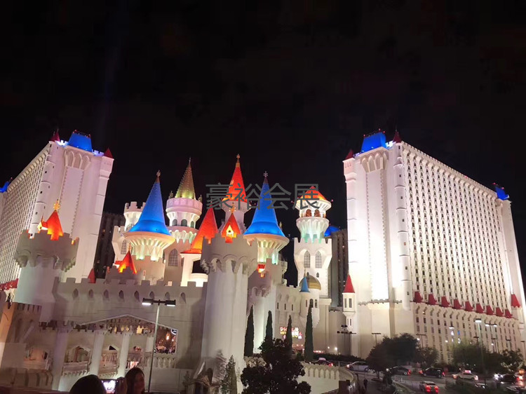 豪裕團(tuán)隊(duì)在美國(guó)珠寶鐘表展JCK現(xiàn)場(chǎng)