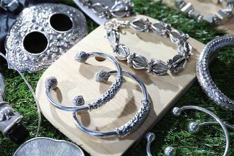 泰國珠寶首飾價格比較低廉