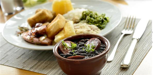 看重禮節(jié)，尊重飲食品及文化差異